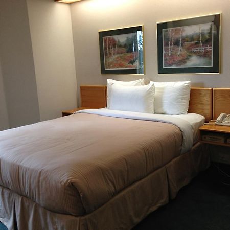 Canadas Best Value Inn Langley/Vancouver Zimmer foto